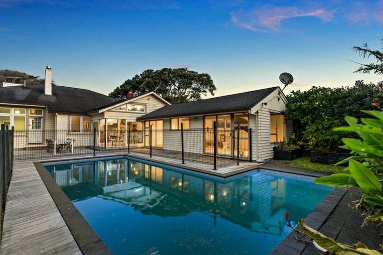 Photo of property in 8 Tiri Road, Milford, Auckland, 0620