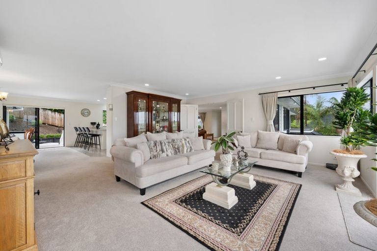 Photo of property in 9 Chisbury Terrace, Shelly Park, Auckland, 2014