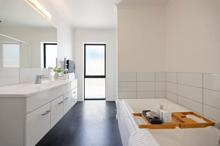 Photo of property in 33 Aquila Crescent, Rototuna North, Hamilton, 3210