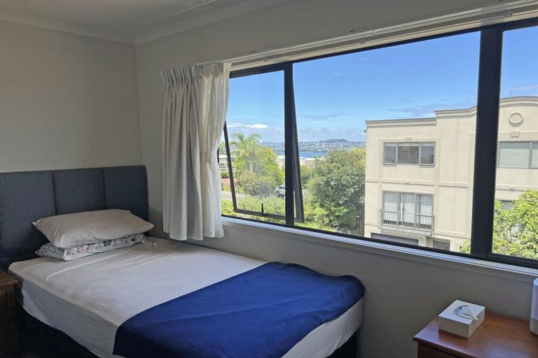 Photo of property in Harbour View Terraces, 2/170 Mokoia Road, Chatswood, Auckland, 0626