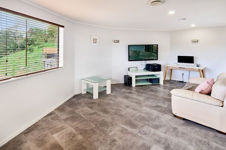 Photo of property in 12 Cullen Place, Tawa, Wellington, 5028