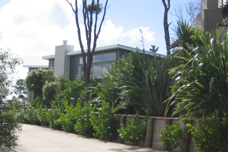 Photo of property in 9-13 Chamari Close, Titirangi, Auckland, 0604