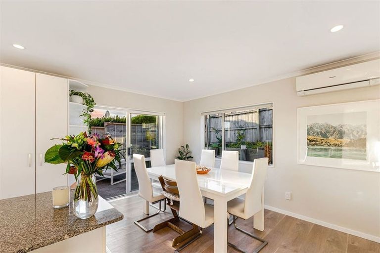 Photo of property in 14 Nirmal Place, Sunnyvale, Auckland, 0612