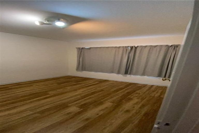 Photo of property in 1040 East Coast Road, Fairview Heights, Auckland, 0630