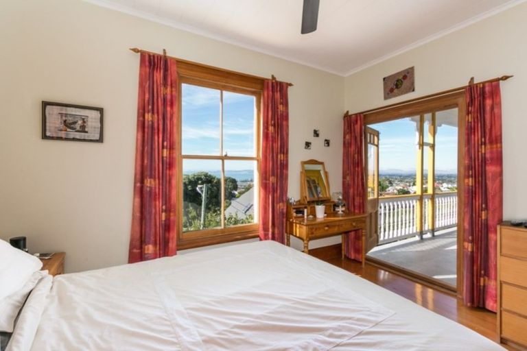 Photo of property in 15 Sealy Road, Bluff Hill, Napier, 4110