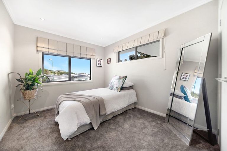 Photo of property in 4 Verley Rise, East Tamaki Heights, Auckland, 2016