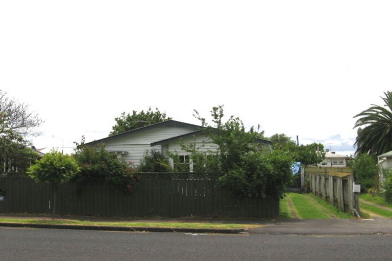 Photo of property in 10a Eastdale Road, Avondale, Auckland, 1026