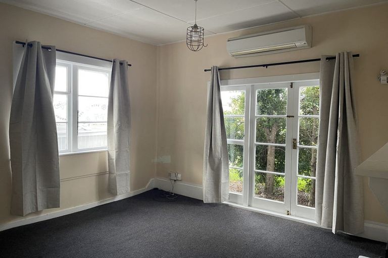 Photo of property in 2 Chaucer Road, Hospital Hill, Napier, 4110