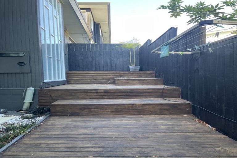 Photo of property in 1/53 Seaview Road, Castor Bay, Auckland, 0620