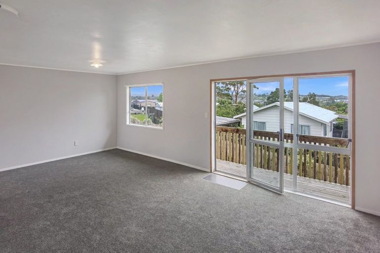 Photo of property in 5 Flaunty Place, West Harbour, Auckland, 0618