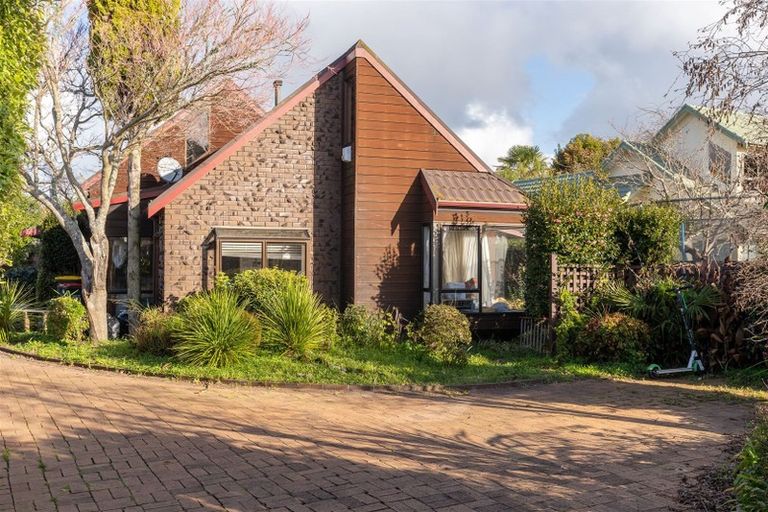 Photo of property in 23 Kensington Place, Fairfield, Hamilton, 3214