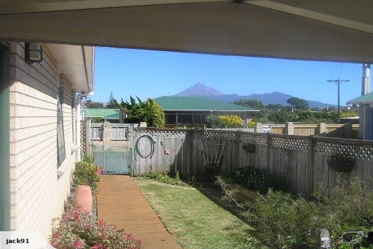 Photo of property in 5a Simons Street, Moturoa, New Plymouth, 4310