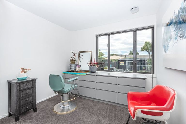 Photo of property in 16 Bucknell Street, Sockburn, Christchurch, 8042