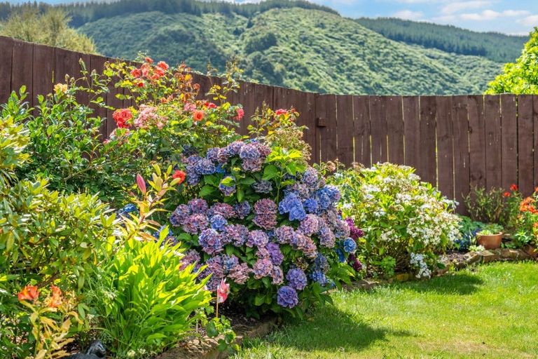 Photo of property in 31 Amber Grove, Birchville, Upper Hutt, 5018