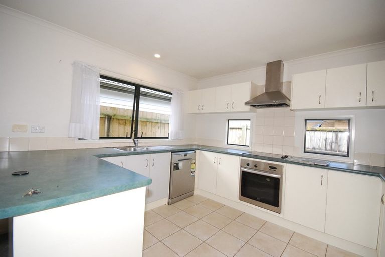 Photo of property in 74 Redcastle Drive, East Tamaki, Auckland, 2013