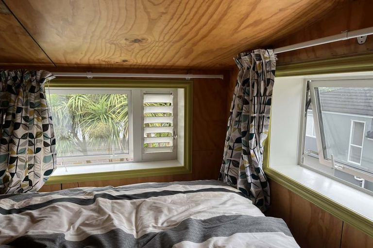 Photo of property in 51 Onewa Road, Northcote, Auckland, 0627