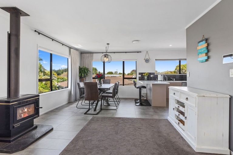 Photo of property in 10a Hayley Grove, Papamoa Beach, Papamoa, 3118