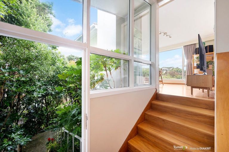 Photo of property in 67 Nicholson Road, Khandallah, Wellington, 6035