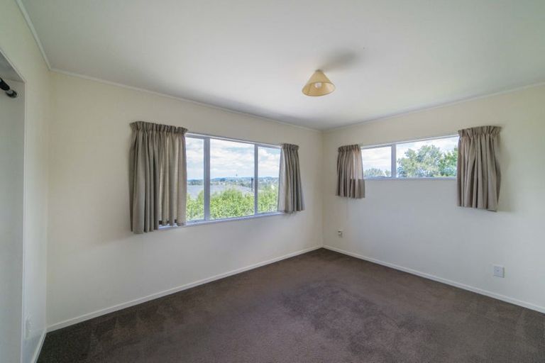 Photo of property in 11 Worthington Place, West Harbour, Auckland, 0618