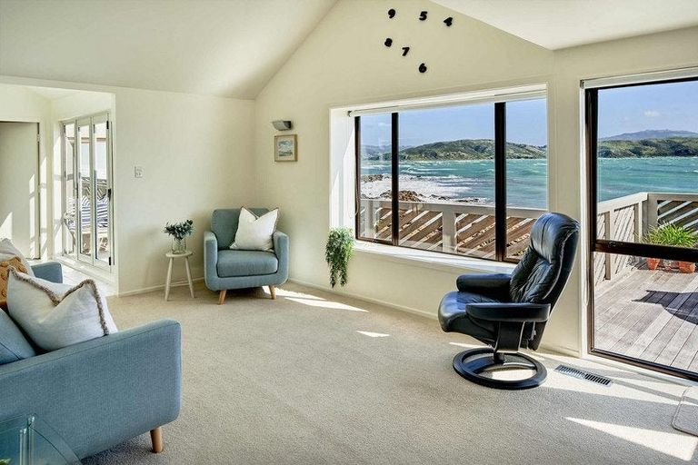 Photo of property in 19 Moana Road, Plimmerton, Porirua, 5026