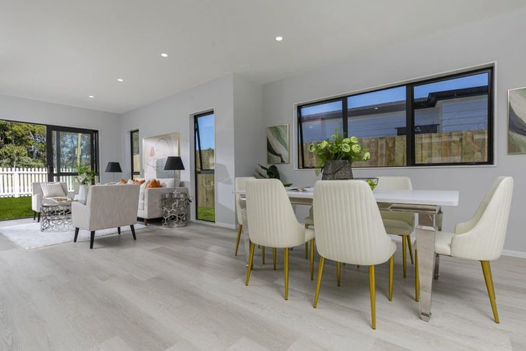 Photo of property in 47 Mcindoe Road, Kumeu, 0810