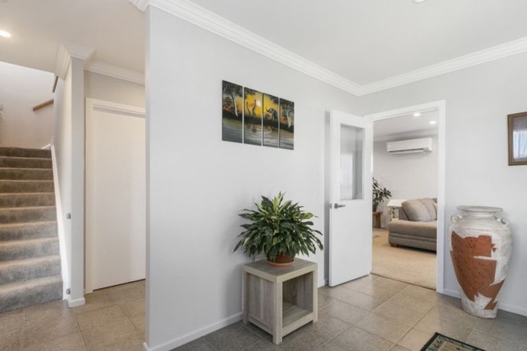 Photo of property in 15 Clematis Grove, Maungaraki, Lower Hutt, 5010