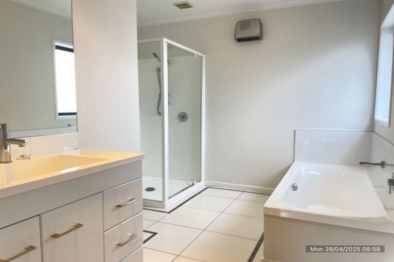 Photo of property in 58 Sunstone Crescent, Brown Owl, Upper Hutt, 5018