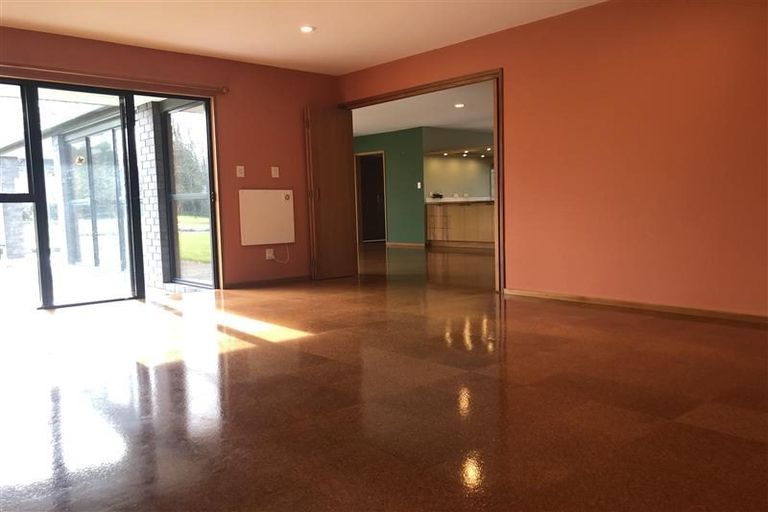 Photo of property in 1/69 Stanley Road, Glenfield, Auckland, 0629