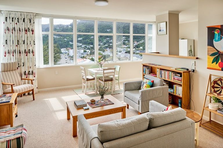 Photo of property in Rona House, 33 Rimu Street, Eastbourne, Lower Hutt, 5013