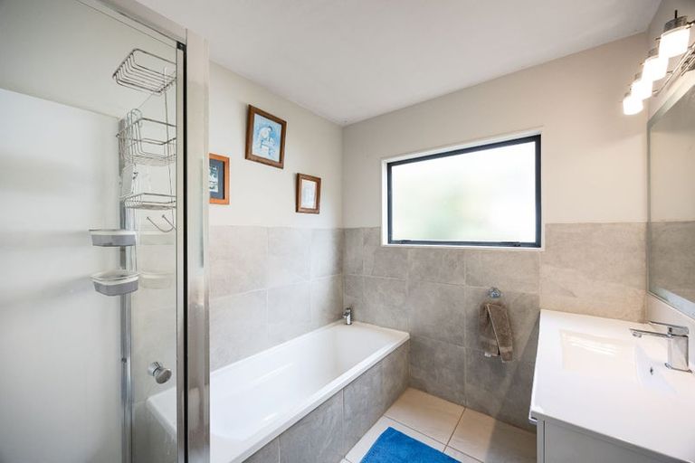 Photo of property in 10b Elliston Crescent, Stanmore Bay, Whangaparaoa, 0932