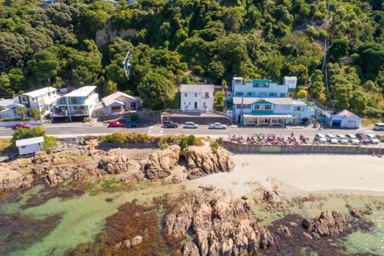 Photo of property in 495 Karaka Bay Road, Karaka Bays, Wellington, 6022