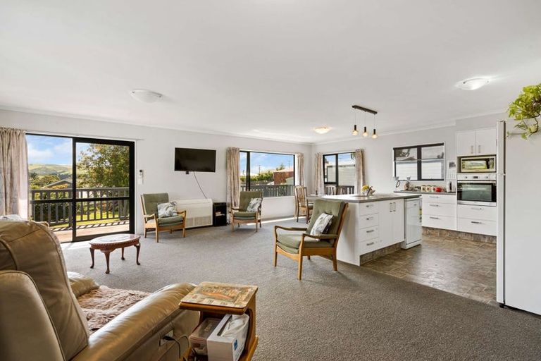 Photo of property in 8 Macandrew Street, Owaka, 9535