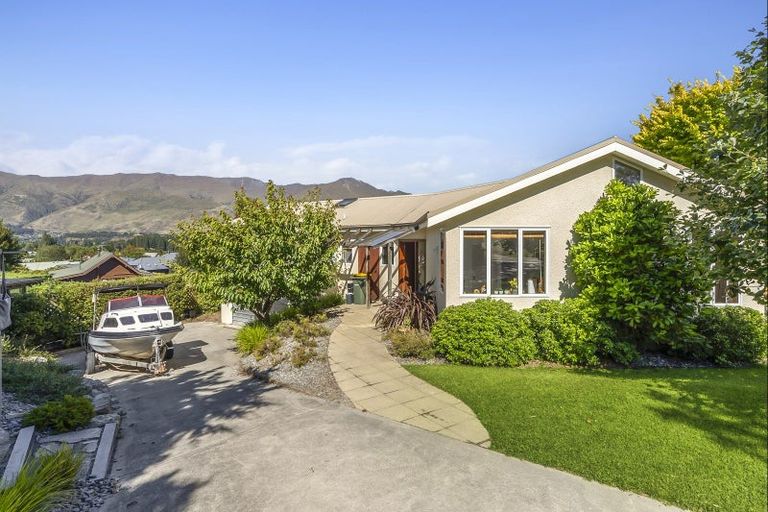 Photo of property in 9 Mulberry Lane, Wanaka, 9305