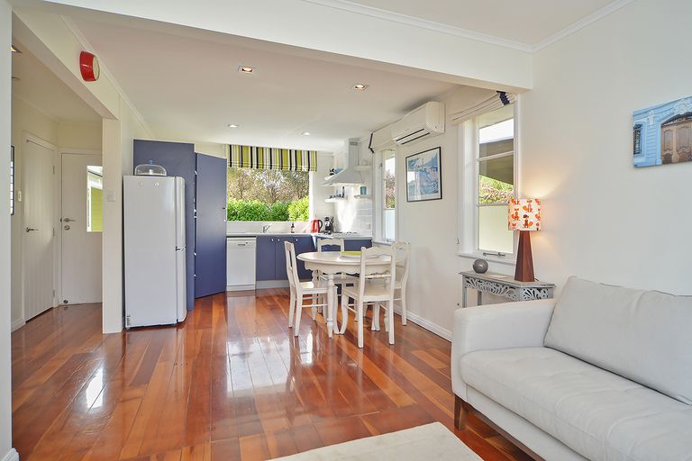 Photo of property in 1a Dublin Street, Martinborough, 5711