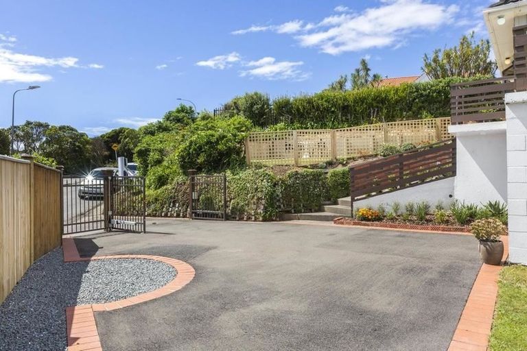Photo of property in 77 Motuhara Road, Plimmerton, Porirua, 5026