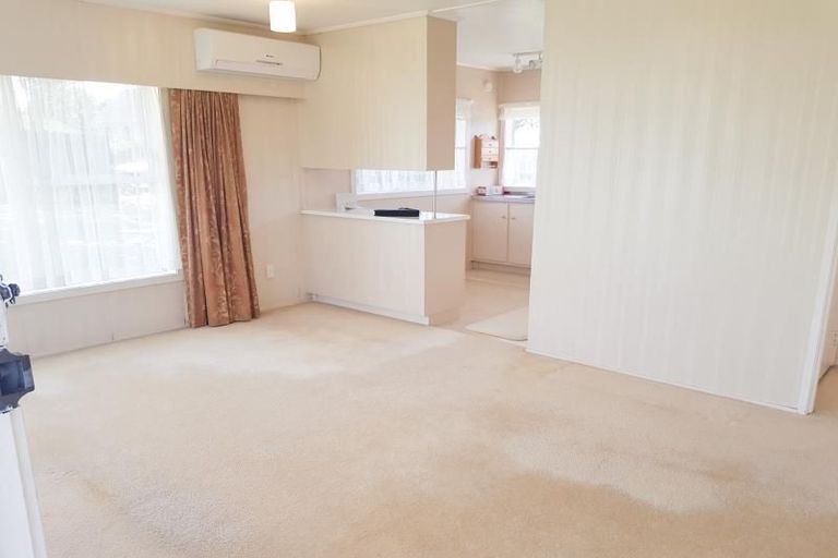 Photo of property in 1/242 Onewa Road, Birkenhead, Auckland, 0626