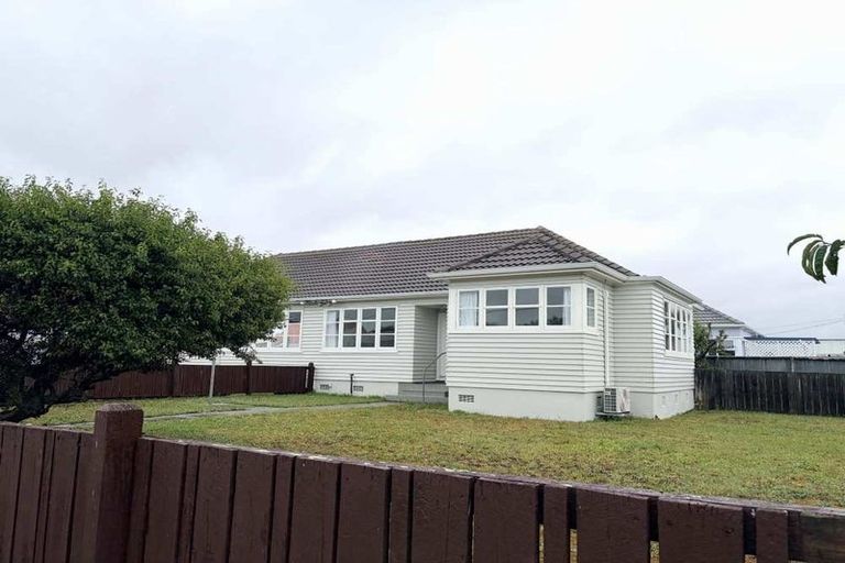 Photo of property in 12 Hardy Street, New Brighton, Christchurch, 8061