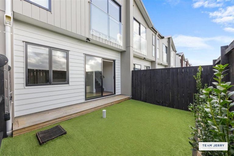 Photo of property in 63 Whare Kauri Road, Papakura, 2110