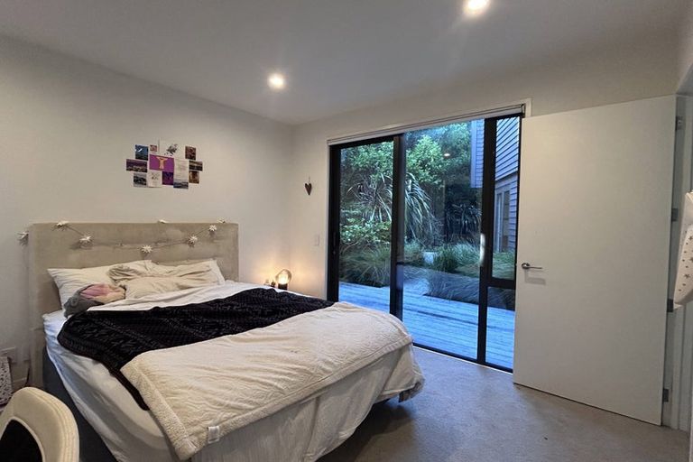 Photo of property in 4c Beach Road, Castor Bay, Auckland, 0620