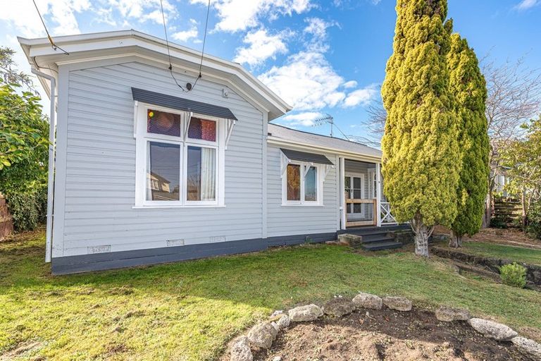 Photo of property in 14 Hurworth Place, College Estate, Whanganui, 4500