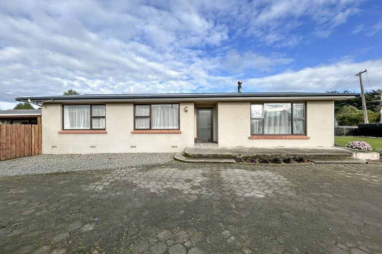 Photo of property in 137 Seaward Road, Edendale, 9825