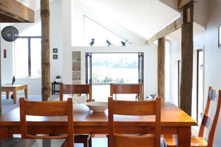 Photo of property in 38 Waterview Road, Stanley Point, Auckland, 0624