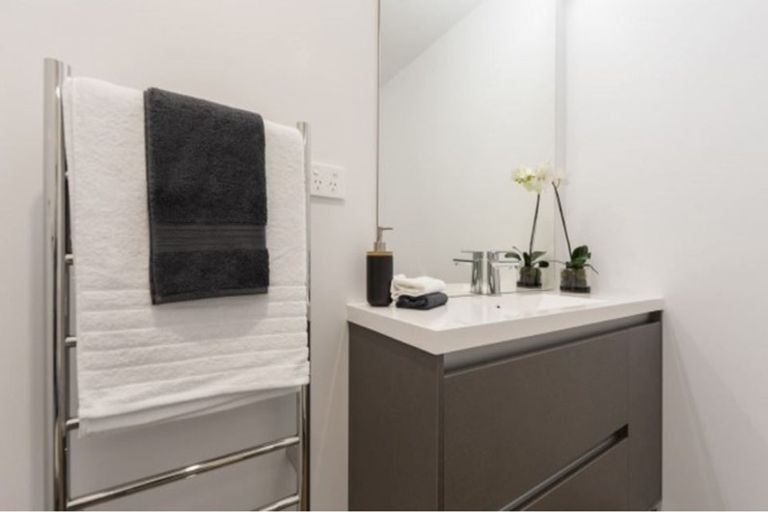 Photo of property in 2/4 Waverley Street, Sydenham, Christchurch, 8023