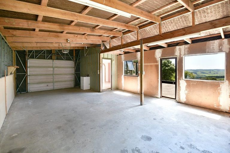 Photo of property in 379 Kiwitahi Road, Helensville, 0875