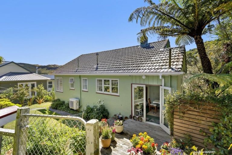 Photo of property in 9 Kaihuia Terrace, Northland, Wellington, 6012