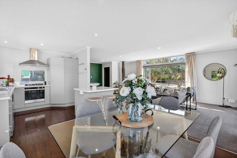 Photo of property in 8 Redwood Lane, Martinborough, 5711