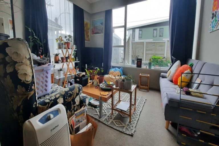 Photo of property in 15 Hankey Street, Mount Cook, Wellington, 6011