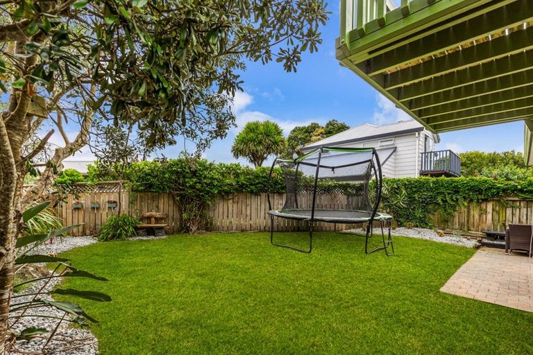 Photo of property in 1/41 Colwill Road, Massey, Auckland, 0614