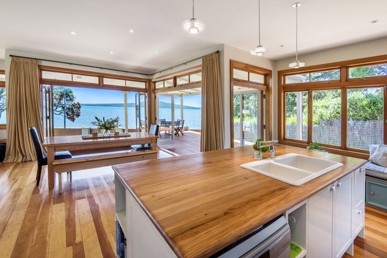 Photo of property in 48 Cheltenham Road, Devonport, Auckland, 0624