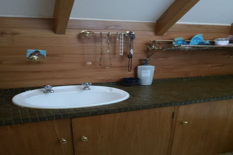 Photo of property in 24 Dominica Crescent, Grenada Village, Wellington, 6037